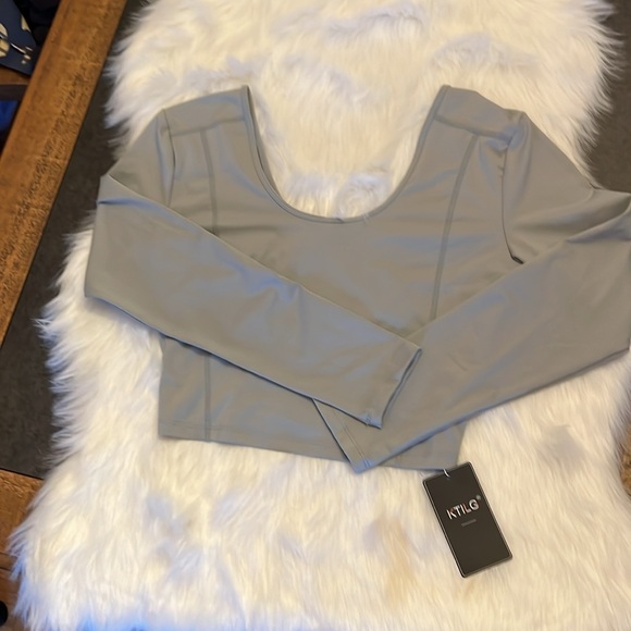 KTILG Womens Grey Long Sleeve Cropped Athletic Shirt Size Medium - Picture 3 of 4